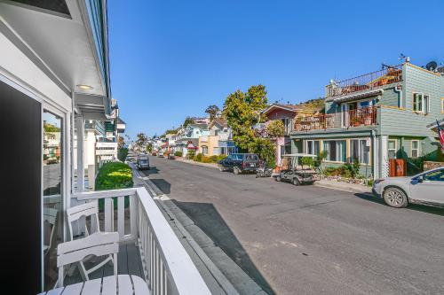 339CL 339 Claressa in Avalon, United States