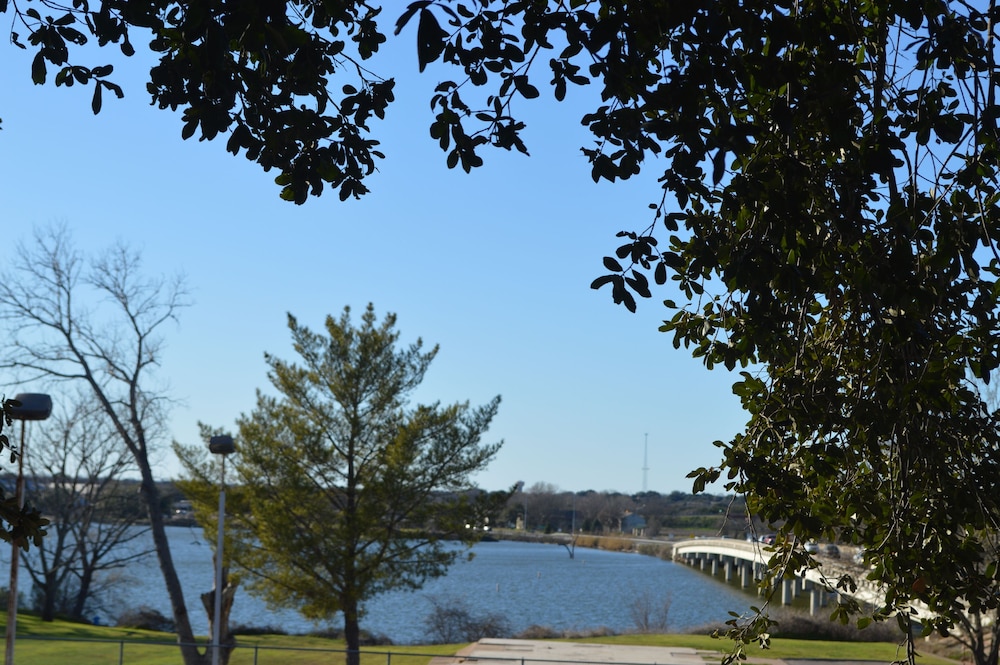 Lake View Inn - photo 31