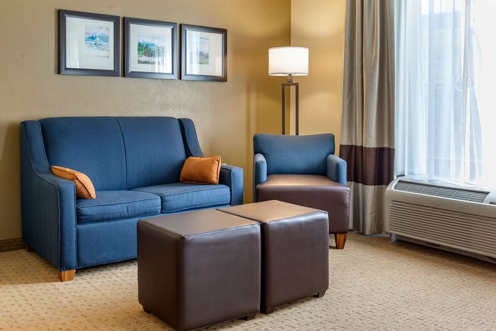 Comfort Suites Lancaster Amish Country - photo 17