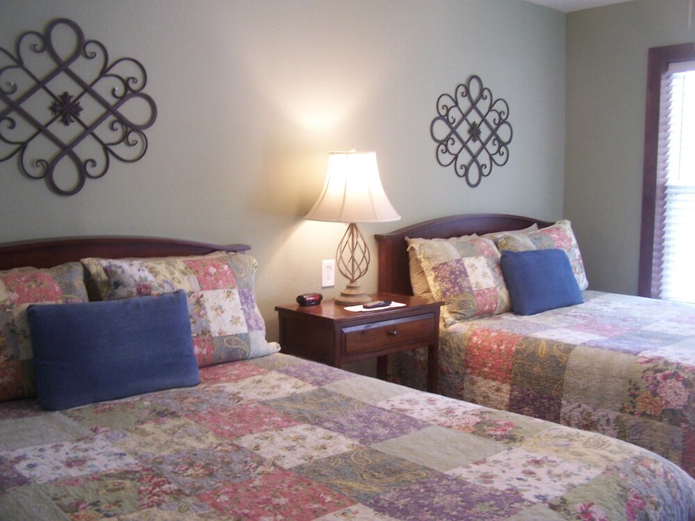 Blanco County Inn - photo 41