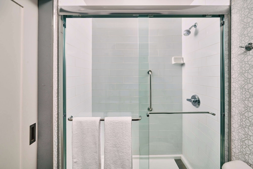 Hampton Inn Anchorage - photo 11