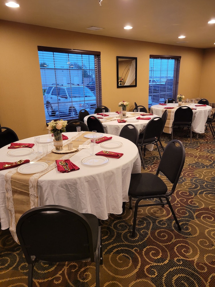 Cobblestone Inn & Suites Schuyler - photo 55