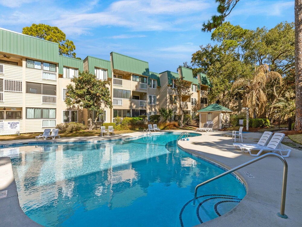 Pool Access And Balcony Hilton Head Resort Condo - photo 20