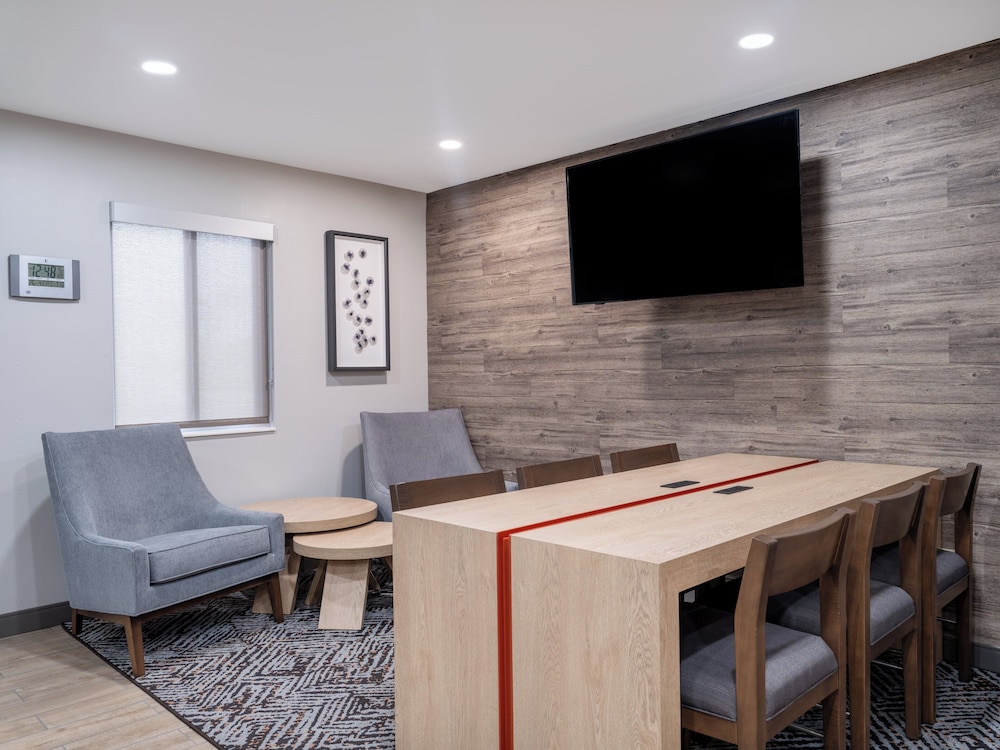 Candlewood Suites Rockford by IHG - photo 27