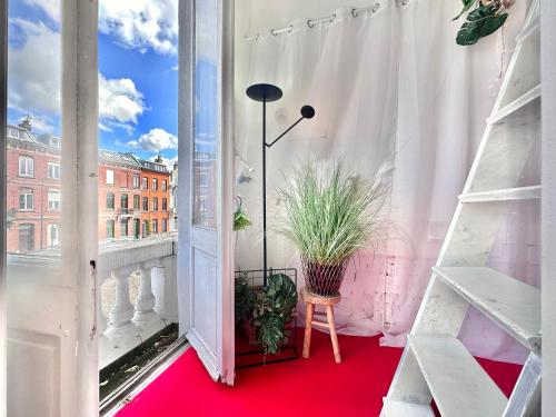 Espace nuit avec Balcon et lit Double en Mezzanine — hotel in Tourcoing