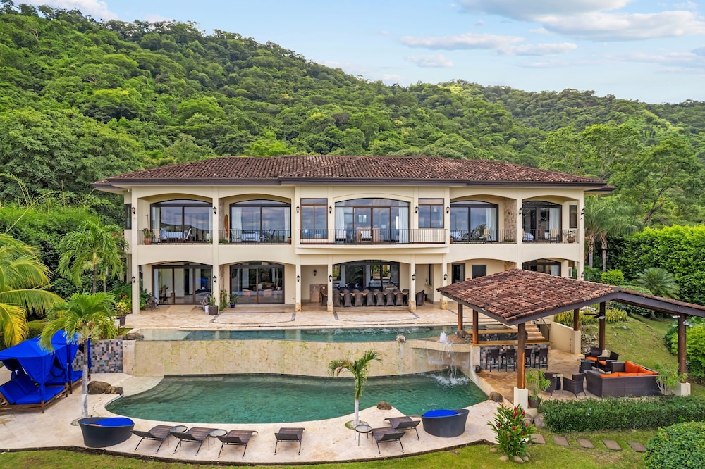 Villa Buena Onda — 4-Star Luxury Hotel in Sardinal, Costa Rica