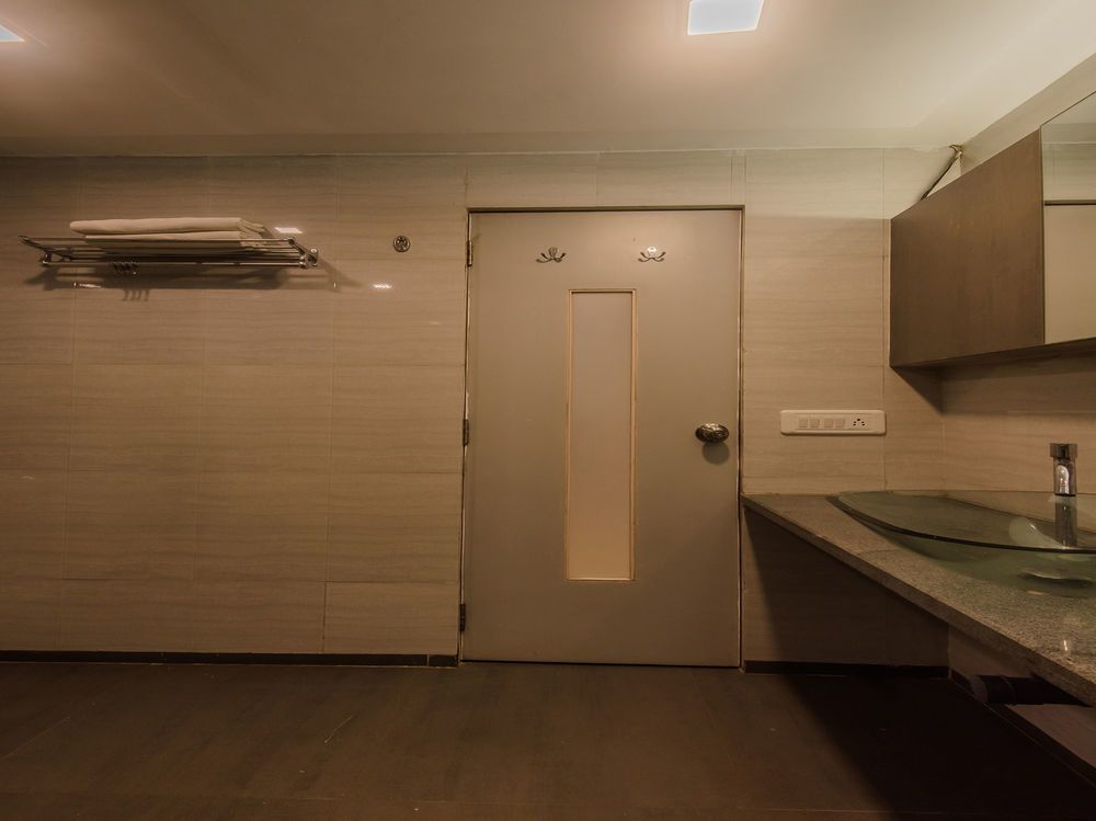 Oyo 6421 Hotel Aura