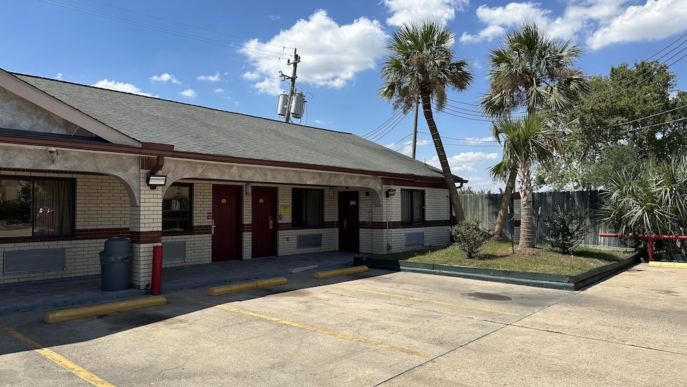 Palace Inn I 45 & Bellfort - photo 29