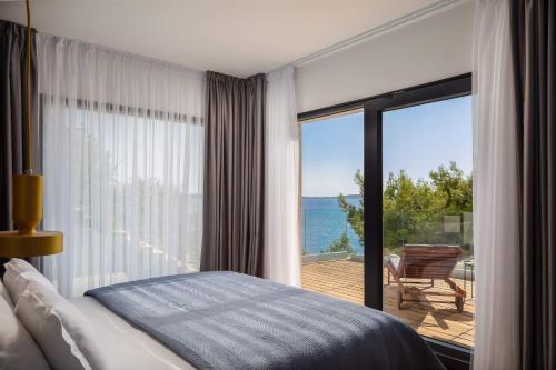 Beachfront Villa Extravaganza with Infinity Pool — Marina — photo 4