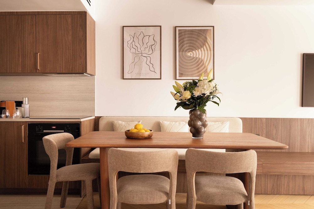 Chic A C Central apt 2bdr 6p Faubourg s Denis — 4-Star Luxury Hotel in Paris, France