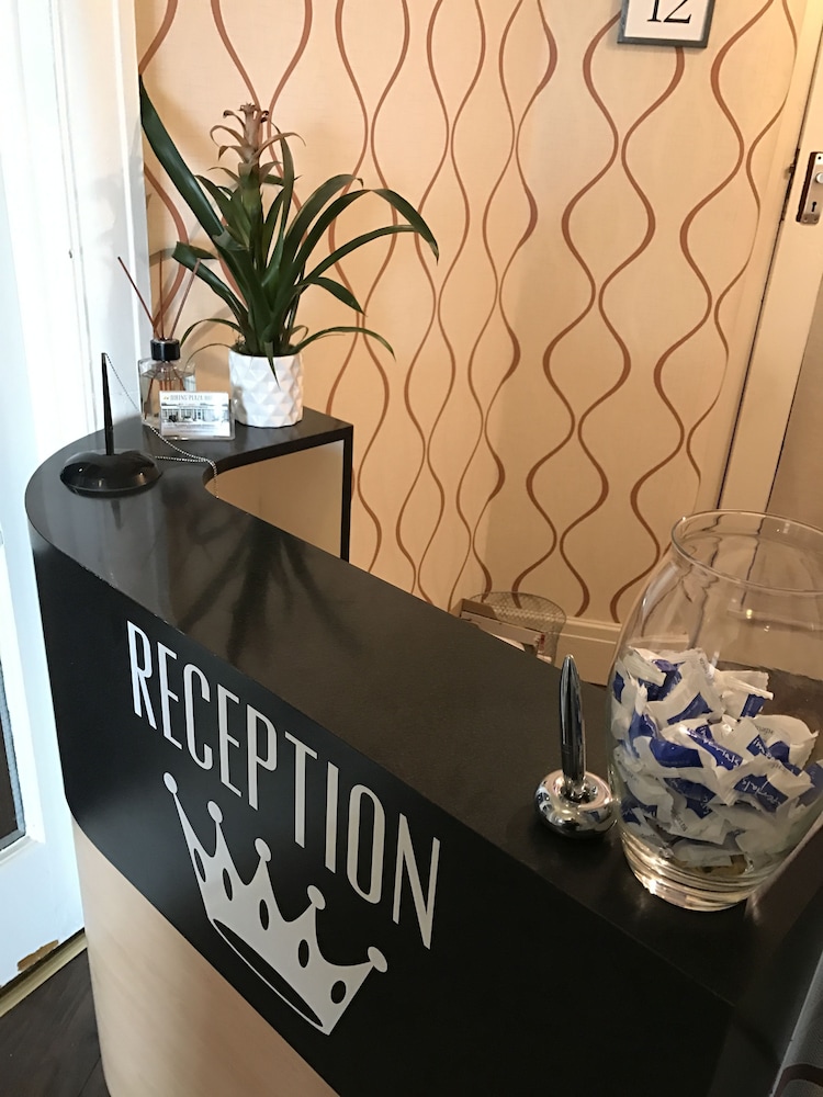 Queens Plaza Hotel - carbon neutral hotel in Blackpool