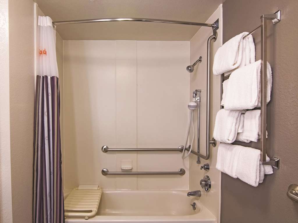 La Quinta Inn & Suites by Wyndham Oklahoma City Norman - photo 27
