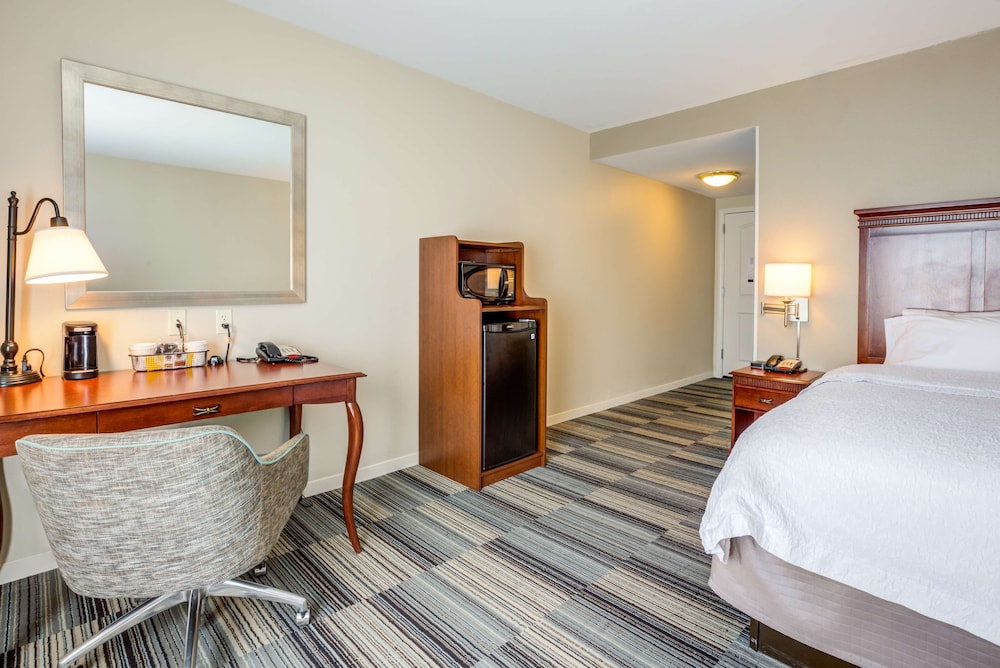 Hampton Inn & Suites Westford Chelmsford - photo 11