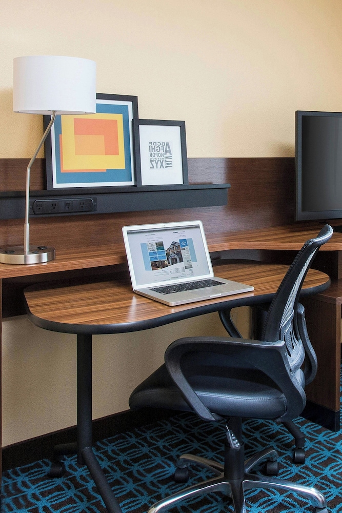 Fairfield Inn & Suites Peru - photo 8