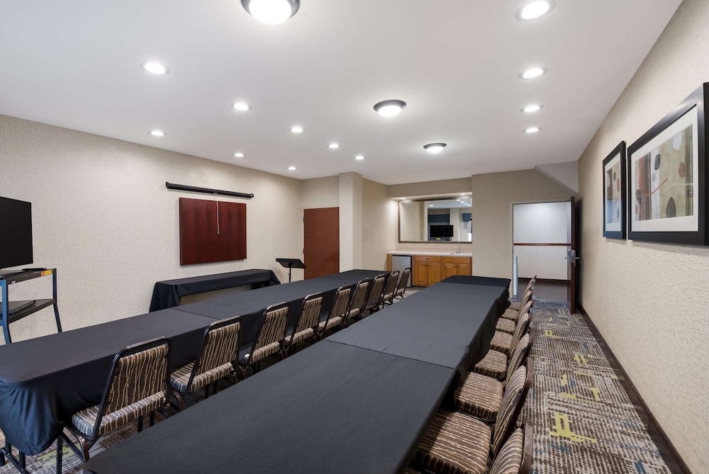 Hampton Inn Marshall - photo 32