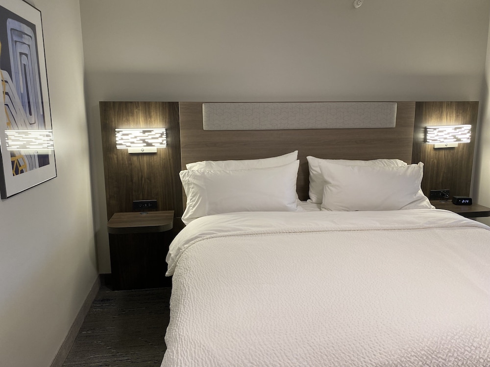 Holiday Inn Express Hotel & Suites Plymouth by IHG - photo 21