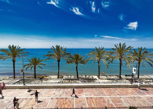 Diana 206. Completely Renovated Apartment on the Beachfront. — 4-Star Luxury Hotel in Marbella, Spain