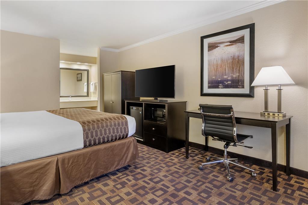Best Western Plus Inn of Hayward - photo 9