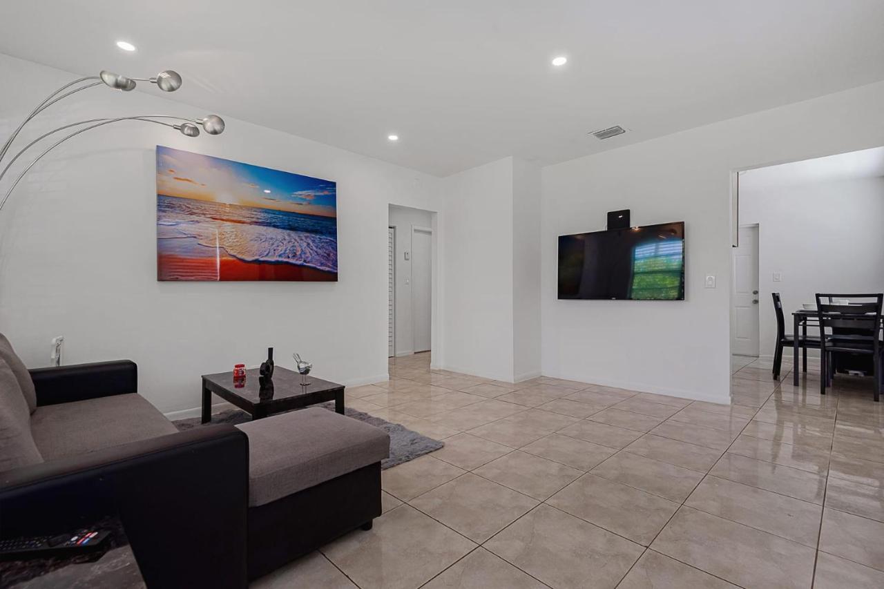 2 Bedroom House Minutes from Beach and Casino - photo 2