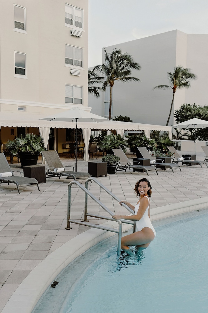 The Ambassador Palm Beach Hotel & Residences - photo 10