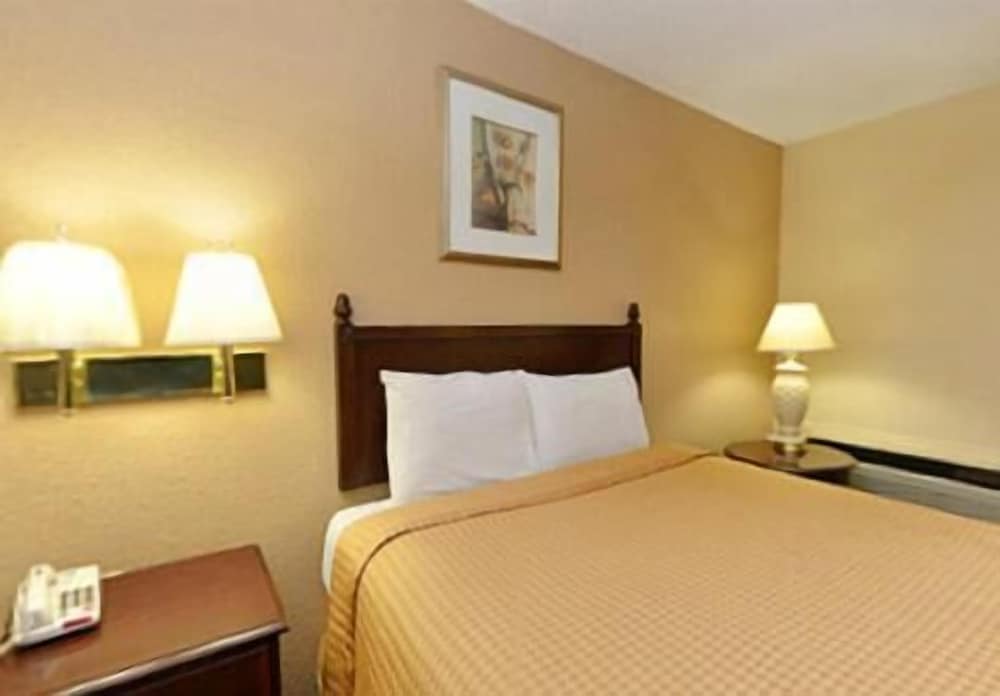 Americas Best Value Inn Smithfield - photo 11