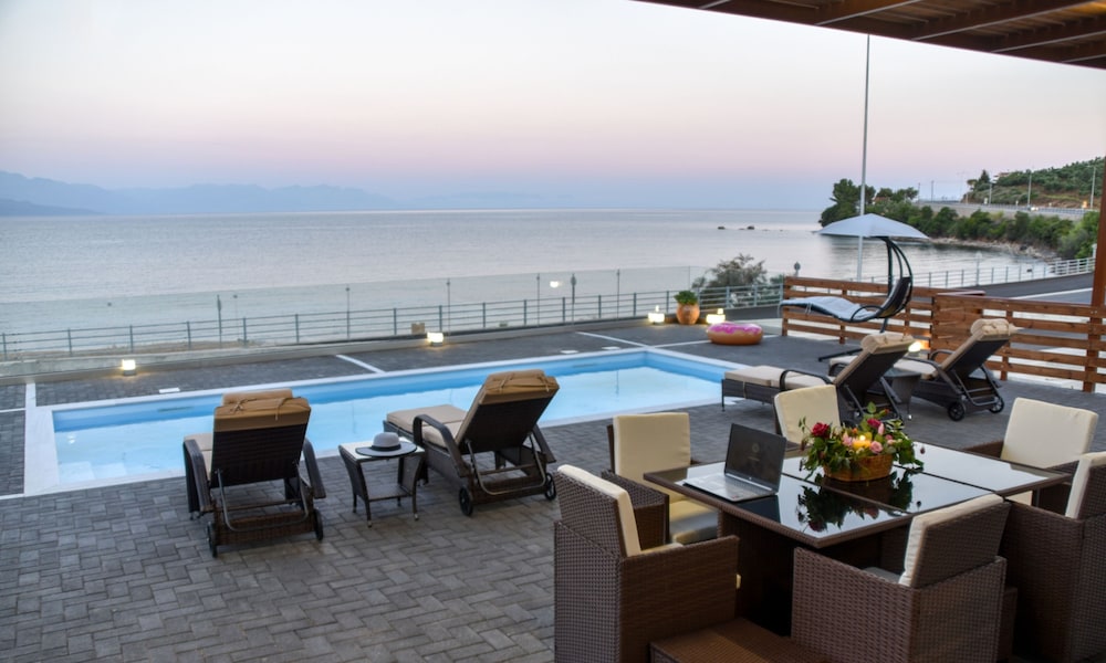 Aurora Luxury Retreat Beachfront Private Pool — Messini