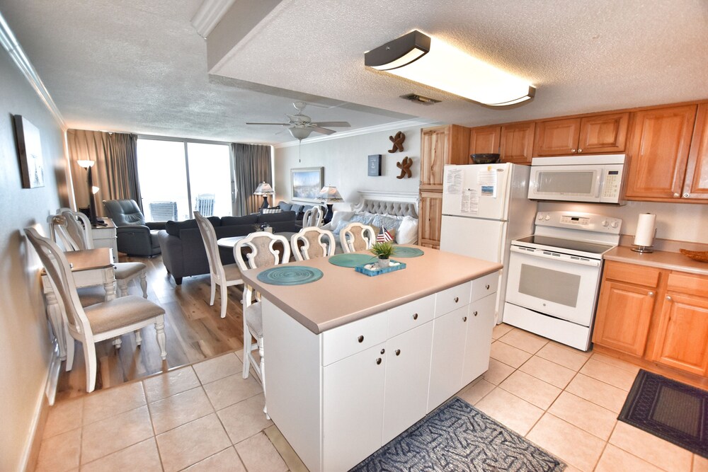 1405 Waters Edge Resort 1 Bedroom Condo by RedAwning in Murrells Inlet, United States