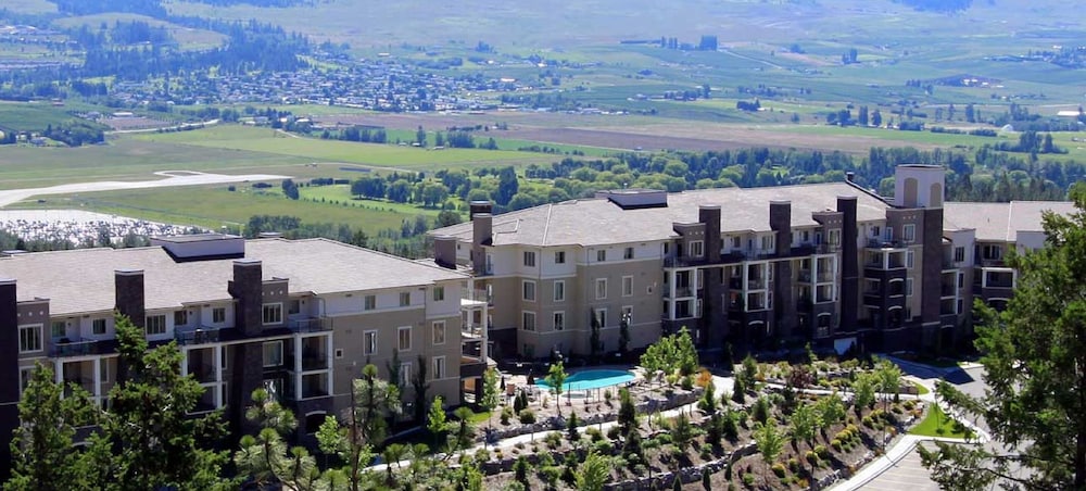 Pinnacle Pointe Resort by Kelownacondorentals.ca in Kelowna, Canada