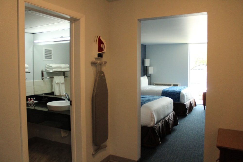 Travelodge by Wyndham Water s Edge Hotel Racine - photo 4