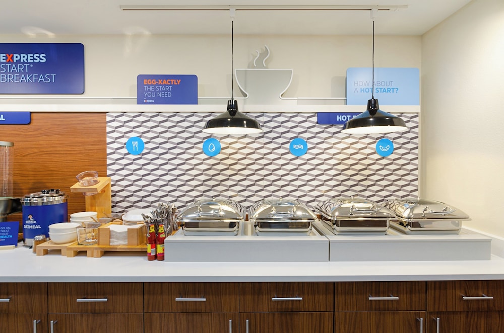 Holiday Inn Express & Suites Abingdon by IHG - photo 32