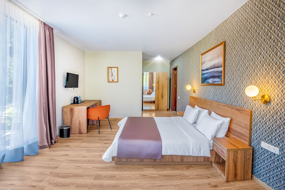 Solo Grand Boshuri Hotel — Gori — photo 4