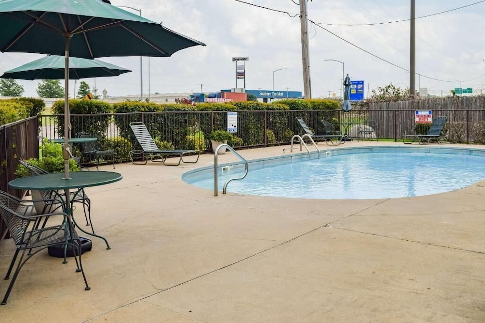 American Inn & Suites West Memphis I 40 I 55 - photo 21