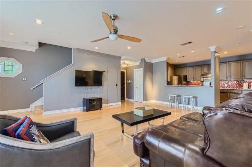 Experience Austin 3 BR 5 mins to Downtown — 4-Star Luxury Hotel in Austin, United States