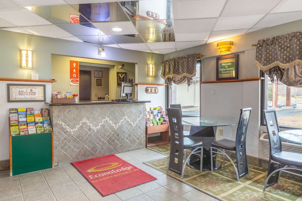 Econo Lodge Clarks Summit Scranton - photo 4