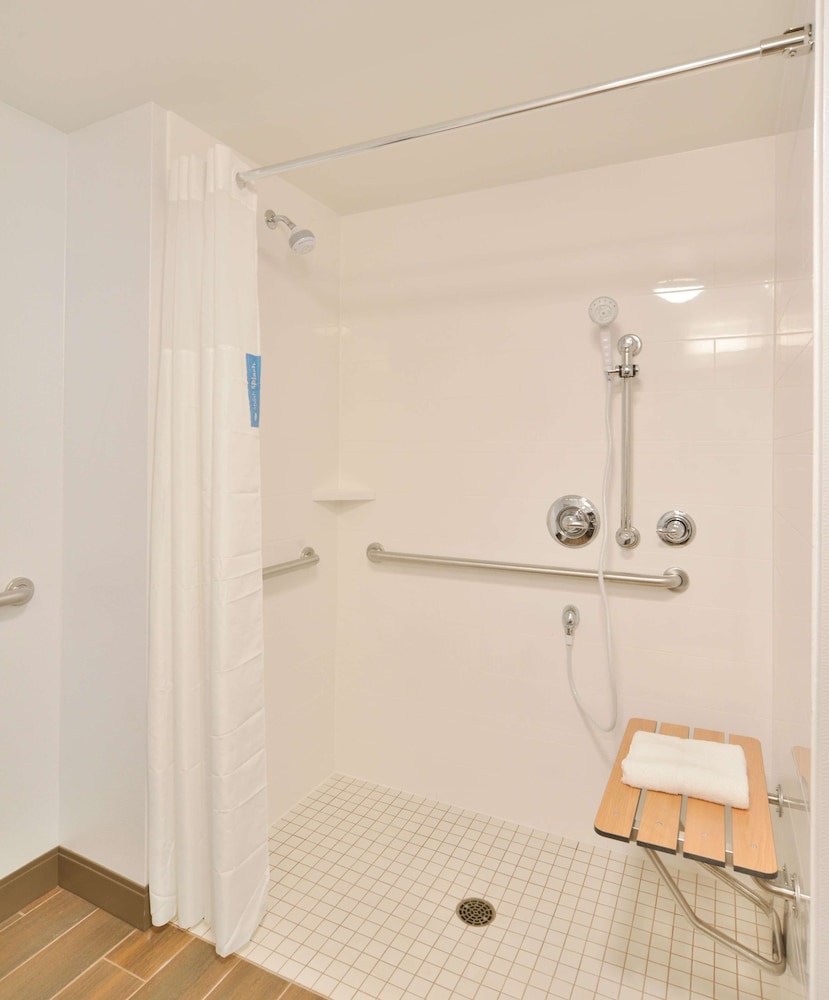 Hampton Inn & Suites Menomonie UW Stout - photo 35