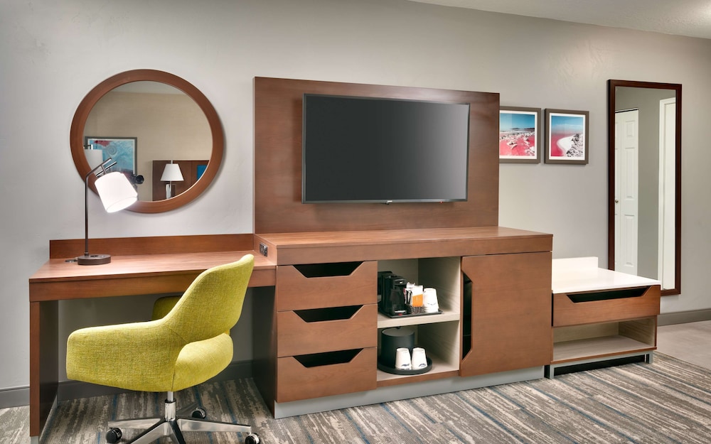 Hampton Inn & Suites Salt Lake City Airport - photo 18
