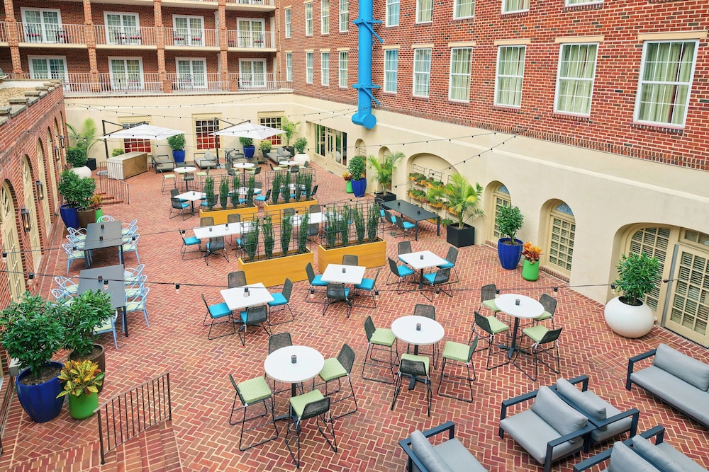 The Alexandrian Old Town Alexandria Autograph Collection - photo 55
