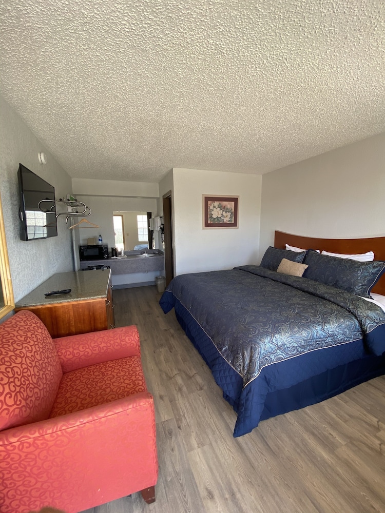 Colonial Inn - photo 18