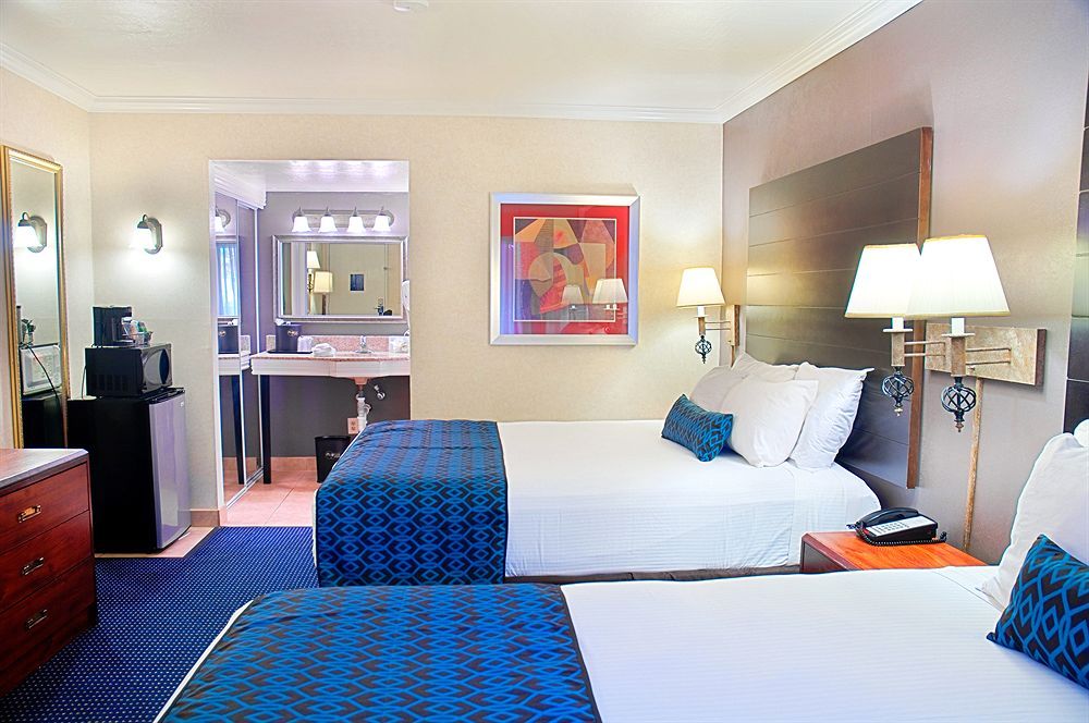 Tempe Phoenix Airport InnSuites at the Mall Hotel - photo 18