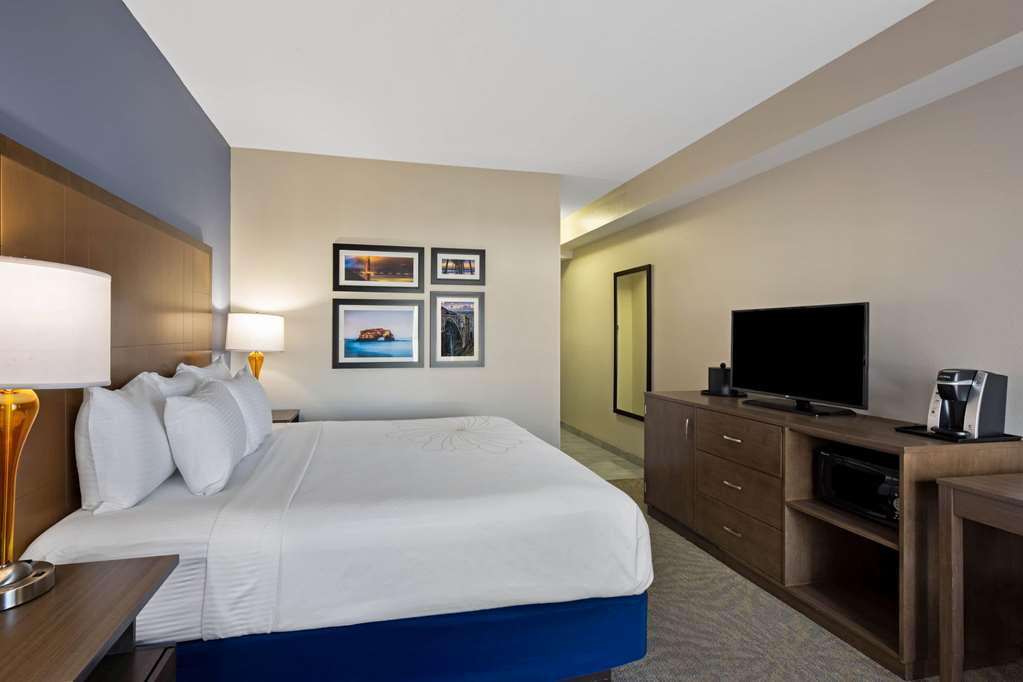 La Quinta Inn & Suites by Wyndham Morgan Hill San Jose South - photo 32