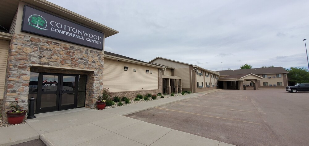 Cottonwood Inn and Conference Center in Sioux City, United States