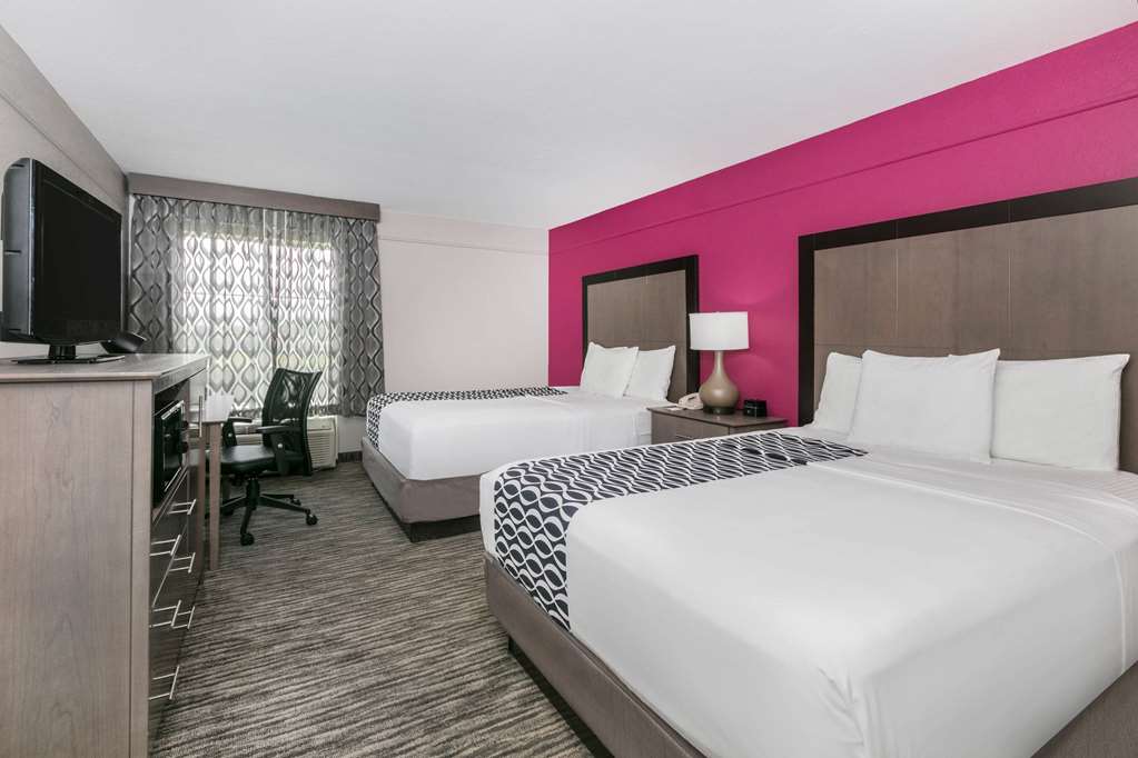 La Quinta Inn & Suites by Wyndham Fredericksburg - photo 15