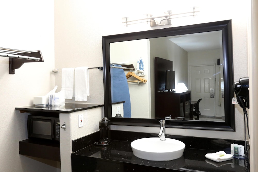 Americas Best Value Inn Monroe - photo 12