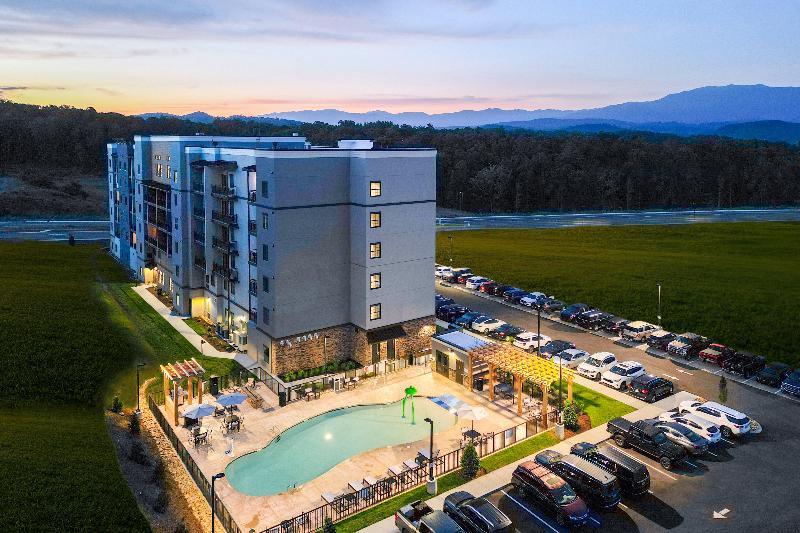 Staybridge Suites Pigeon Forge Smoky Mtns by IHG - photo 2