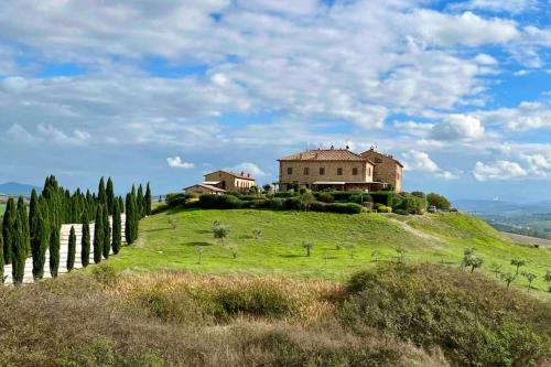 Toscana Amore Mio stunning view & 14min Volterra — 4-Star Luxury Hotel in Montecatini Val Di Cecina, Italy