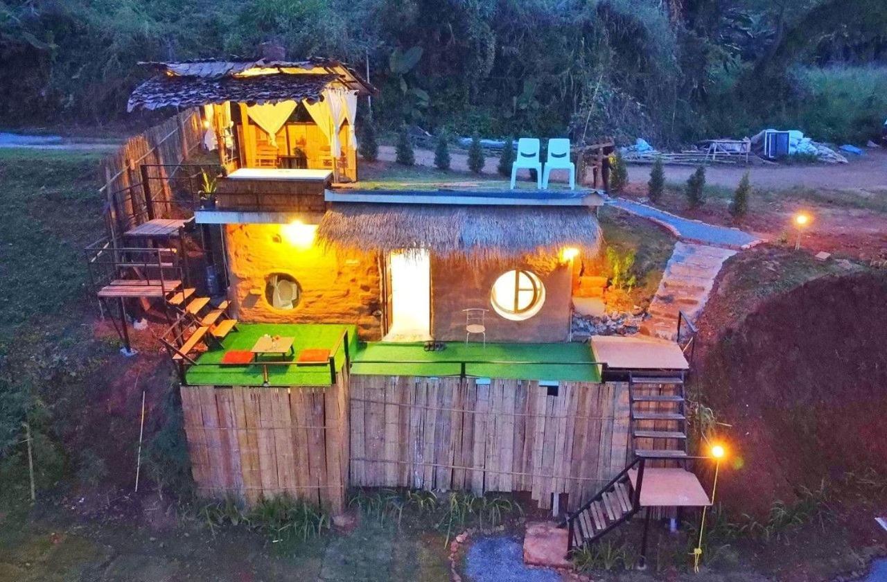 ตั้วบ้านดิน Tuabaandin - carbon neutral hotel in Unknown City