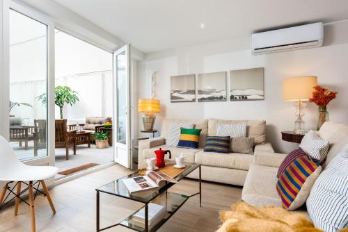 Plaza Espana Acogedor Apartamento Con Patio by Outin — 4-Star Luxury Hotel in Sevilla, Spain