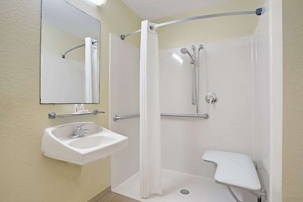 Super 8 by Wyndham Daytona Beach - photo 6
