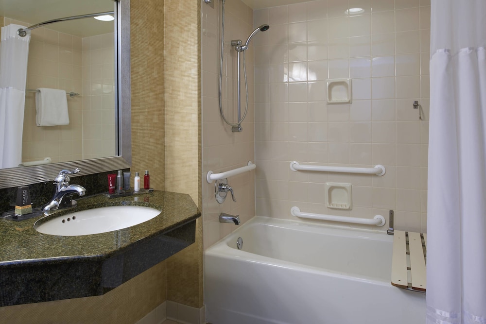 Marriott Milwaukee West - photo 8