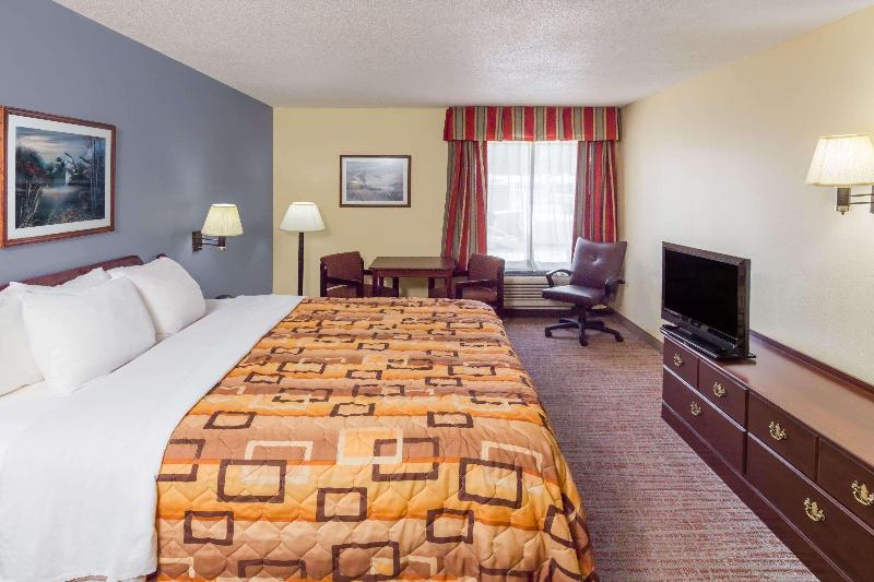 Days Inn by Wyndham Rayne Crowley - photo 10